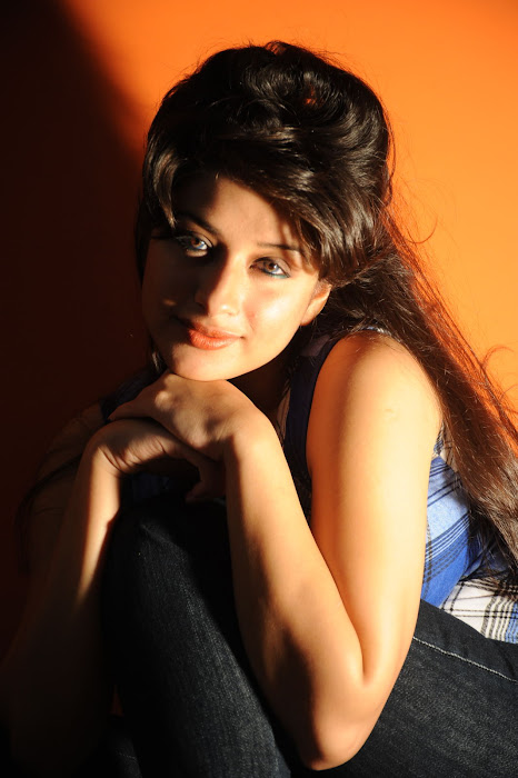 madhurima in jeans picture hot photoshoot